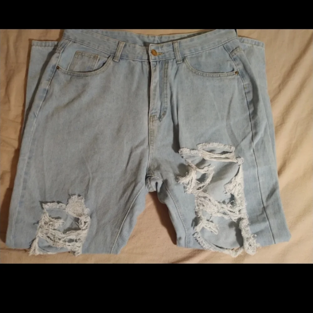 Distressed Jeans - Picture 2 of 3